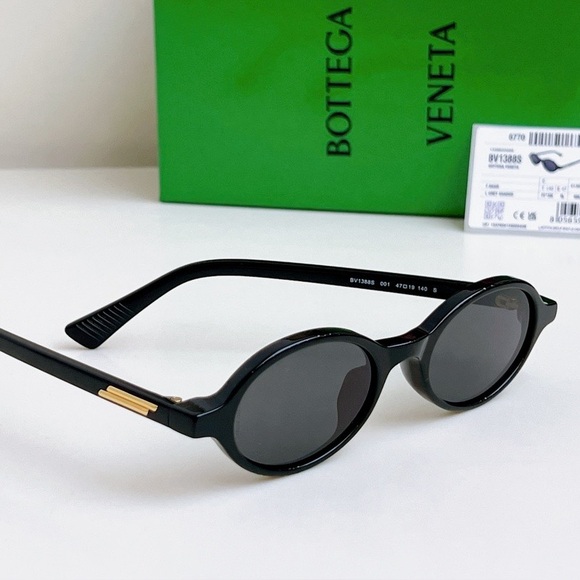 Bottega Veneta Black Sunglasses main image 8